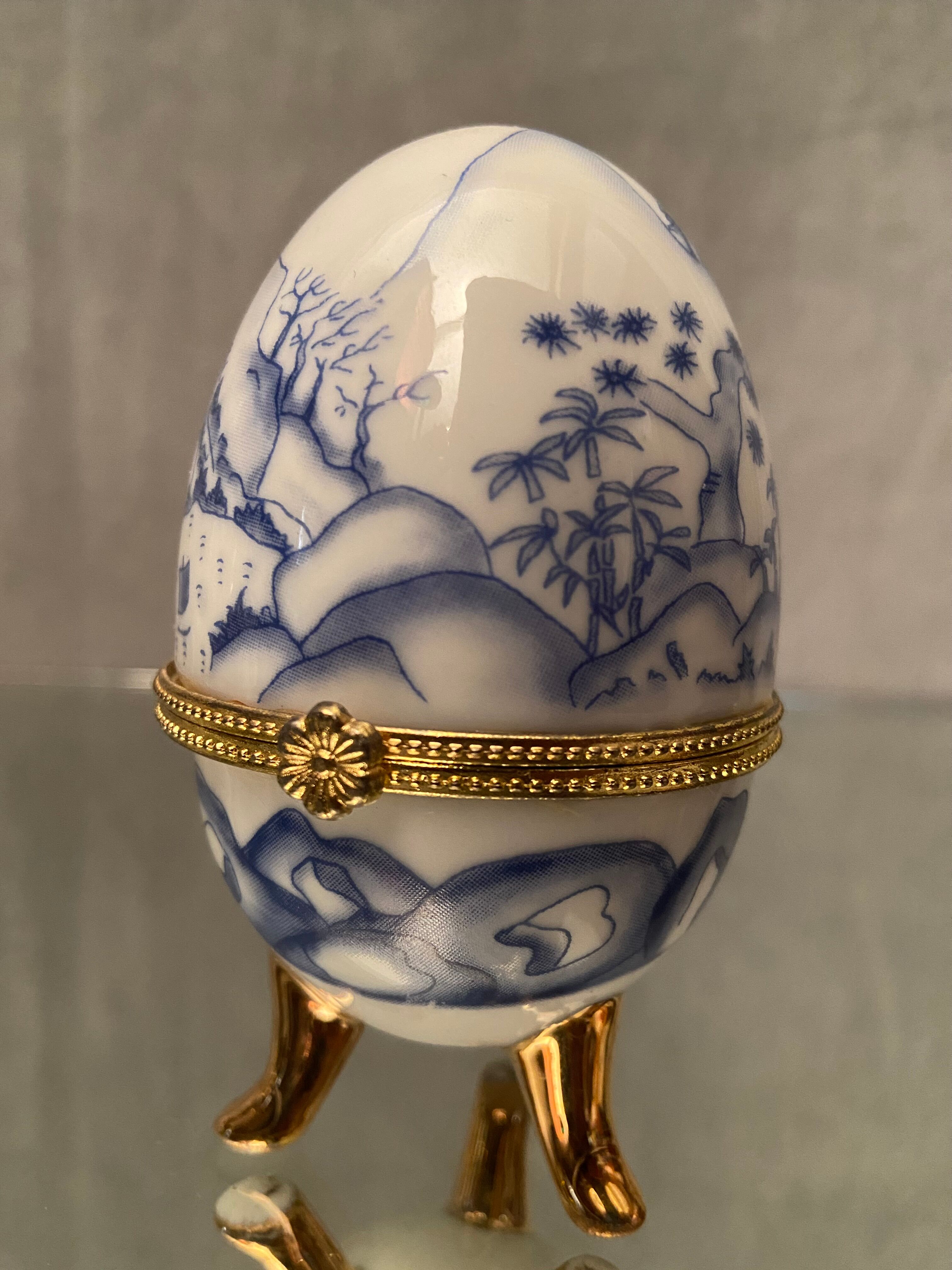 Porcelain egg box with Japan decoration gilded metal frame