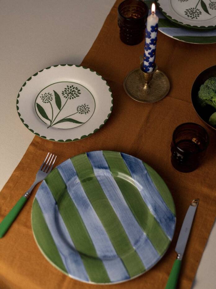 Set of 4 hand-painted ceramic dinner plates