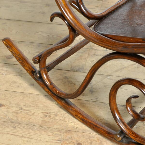 Fauteuil à bascule Thonet, vers 1920