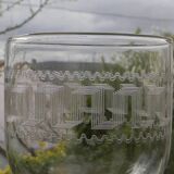 Lot de 8 verres ballon anciens en verre gravé. Frise à la Grecque.
