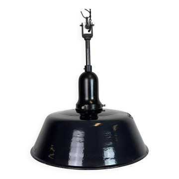 Lampe d'usine industrielle en émail noir avec dessus en porcelaine, années 1950