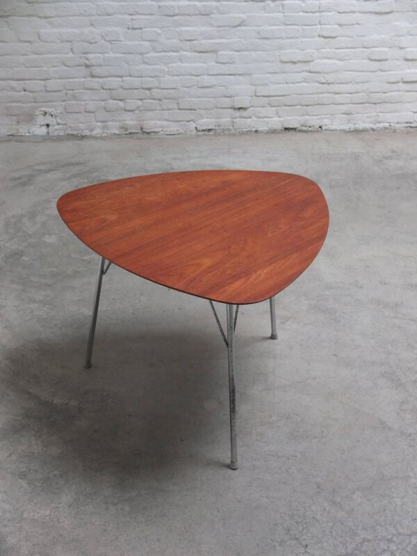 Table d'appoint triangulaire 'VL1312' en teck par Vermund Larsen, 1959