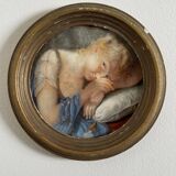 Miniature XIXe jeune fille la tête reposant sur un coussin
