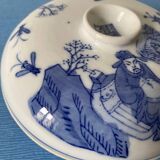 Imari style Chinese porcelain lidded biscuit server