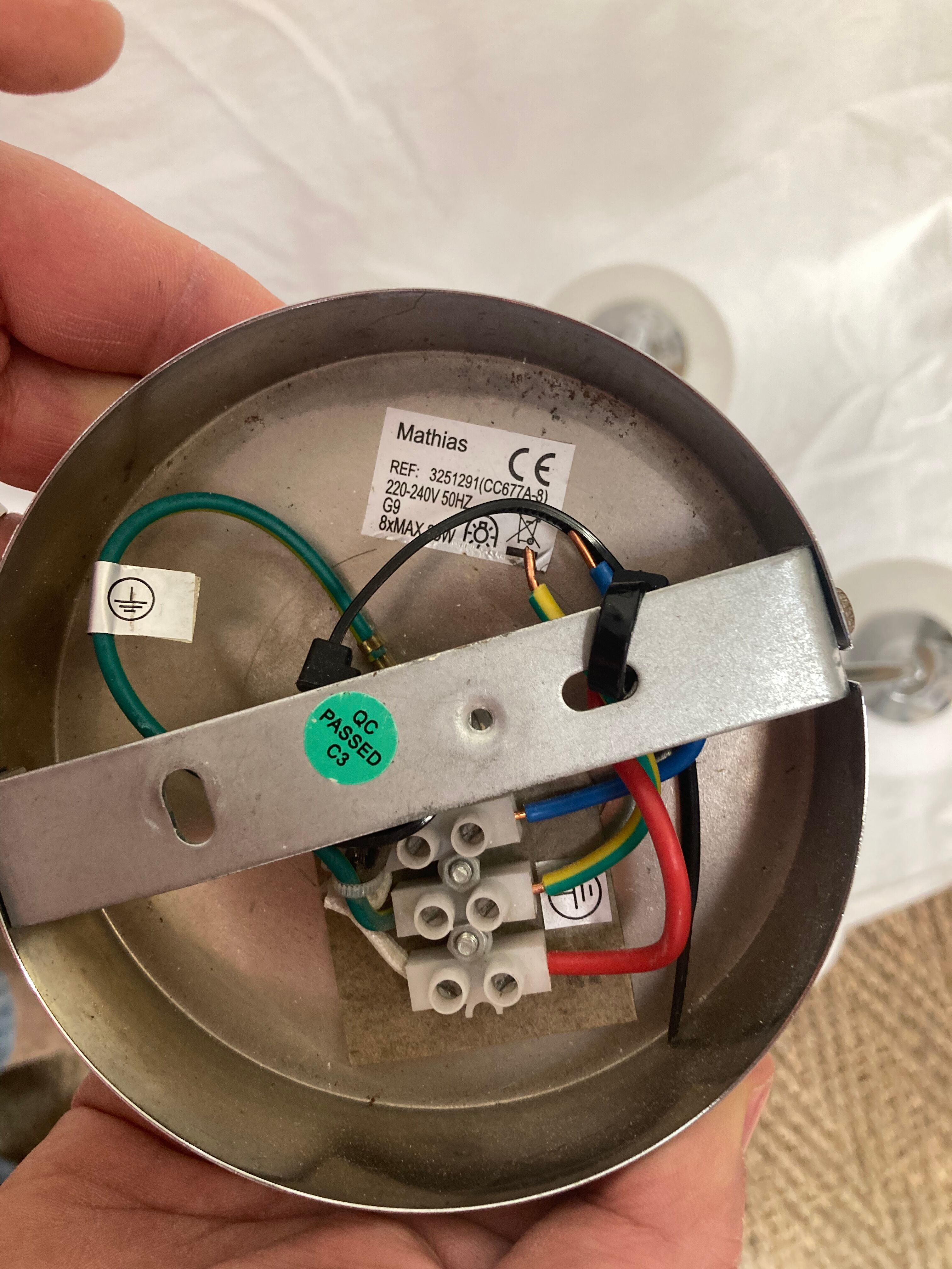 Chandelier 8 white opalines