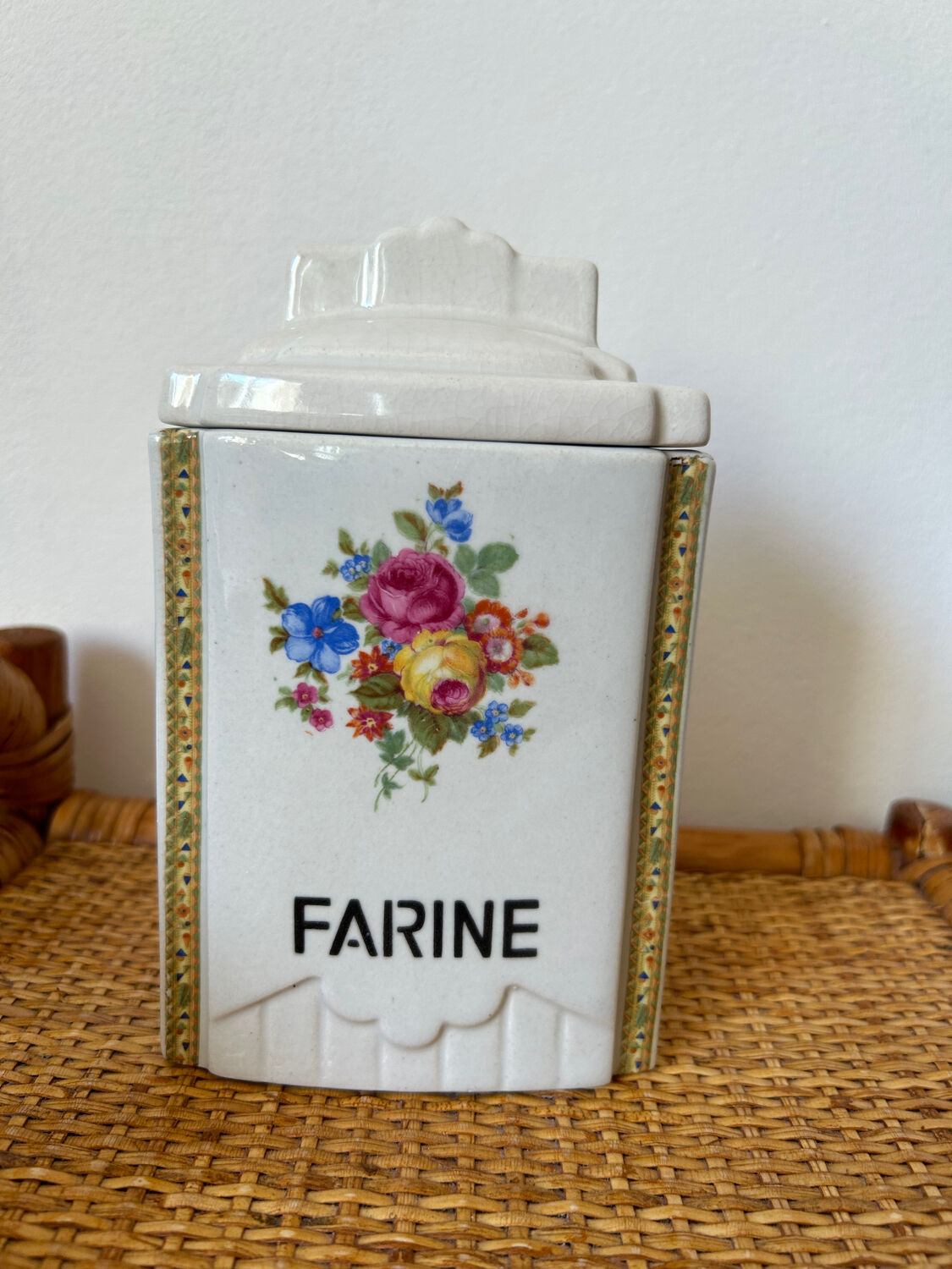 Duo vintage spice jars