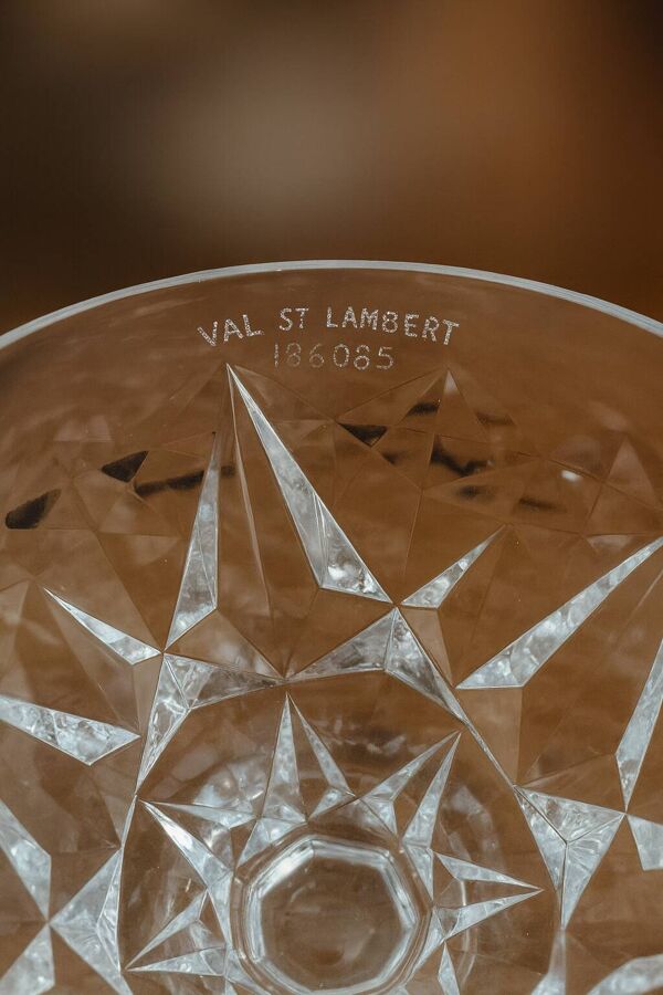 Lot de deux pièces Val Saint Lambert coupe sur pied bonbonnière en cristal