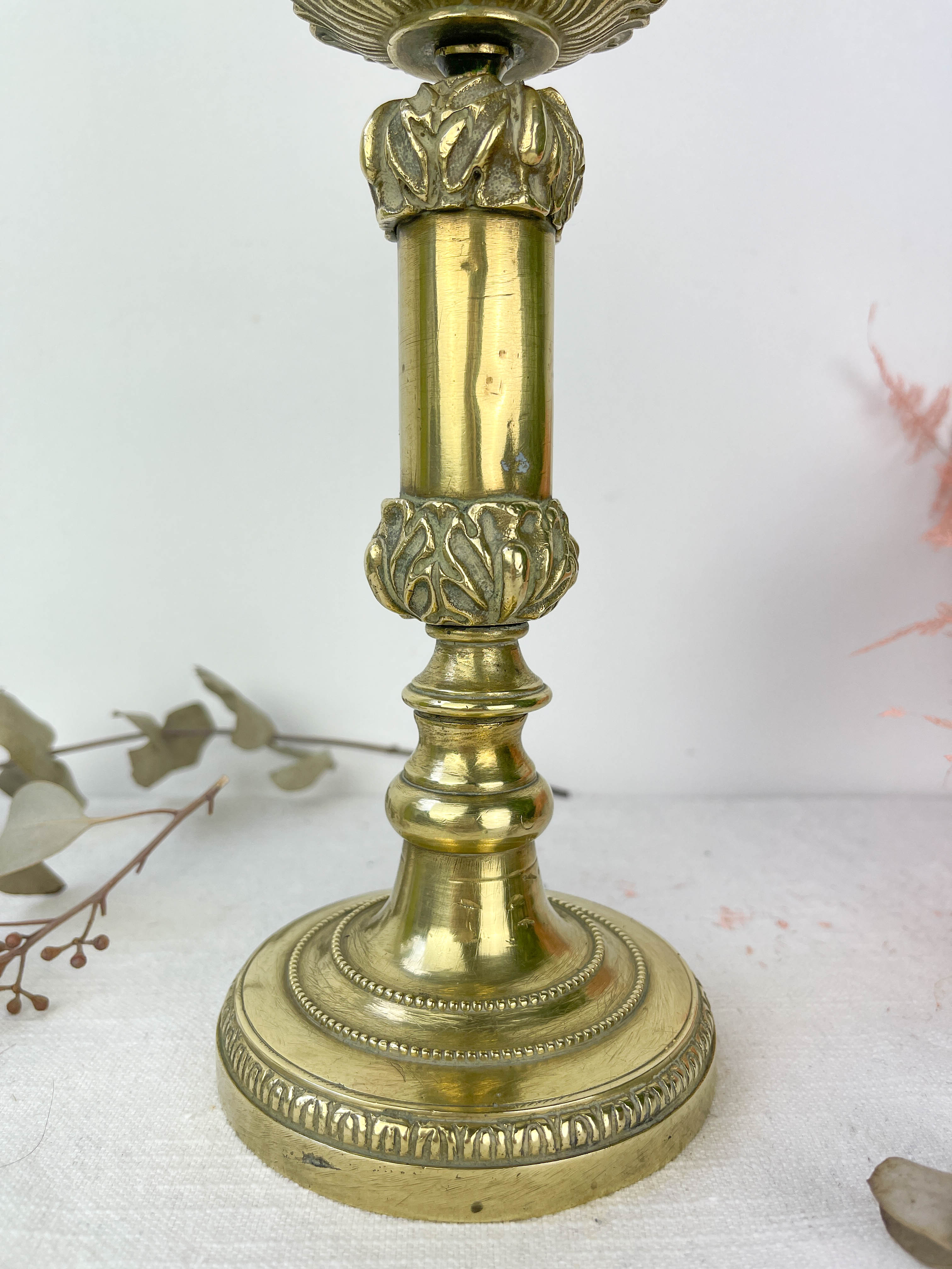 Candle holder in chiseled bronze Louis XVI style