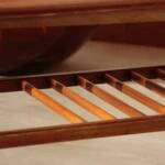 Table basse vintage Everest en noyer – style « planche de surf » (années 60)