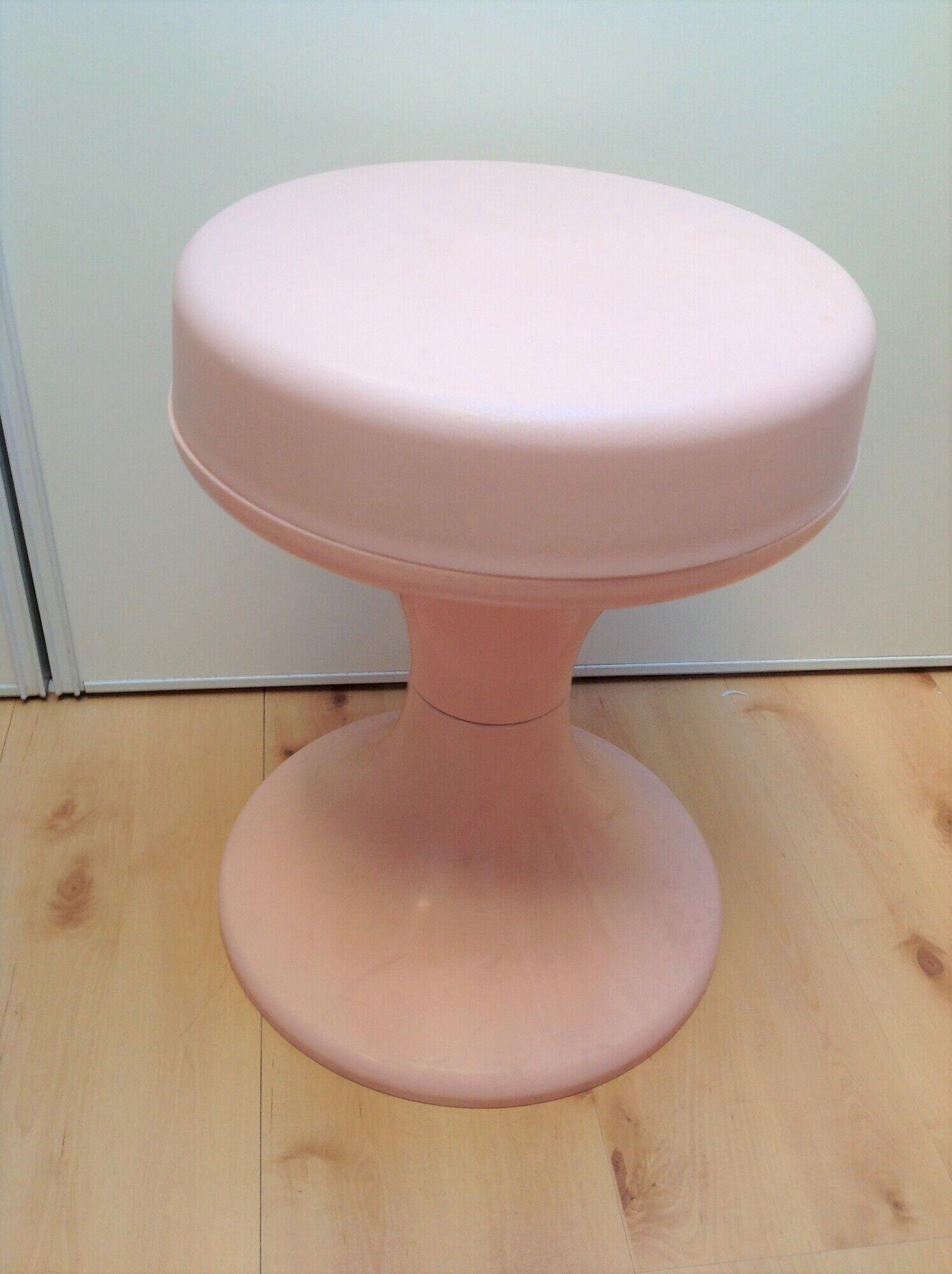 Powder pink / vintage 60s-70s tam tam stool