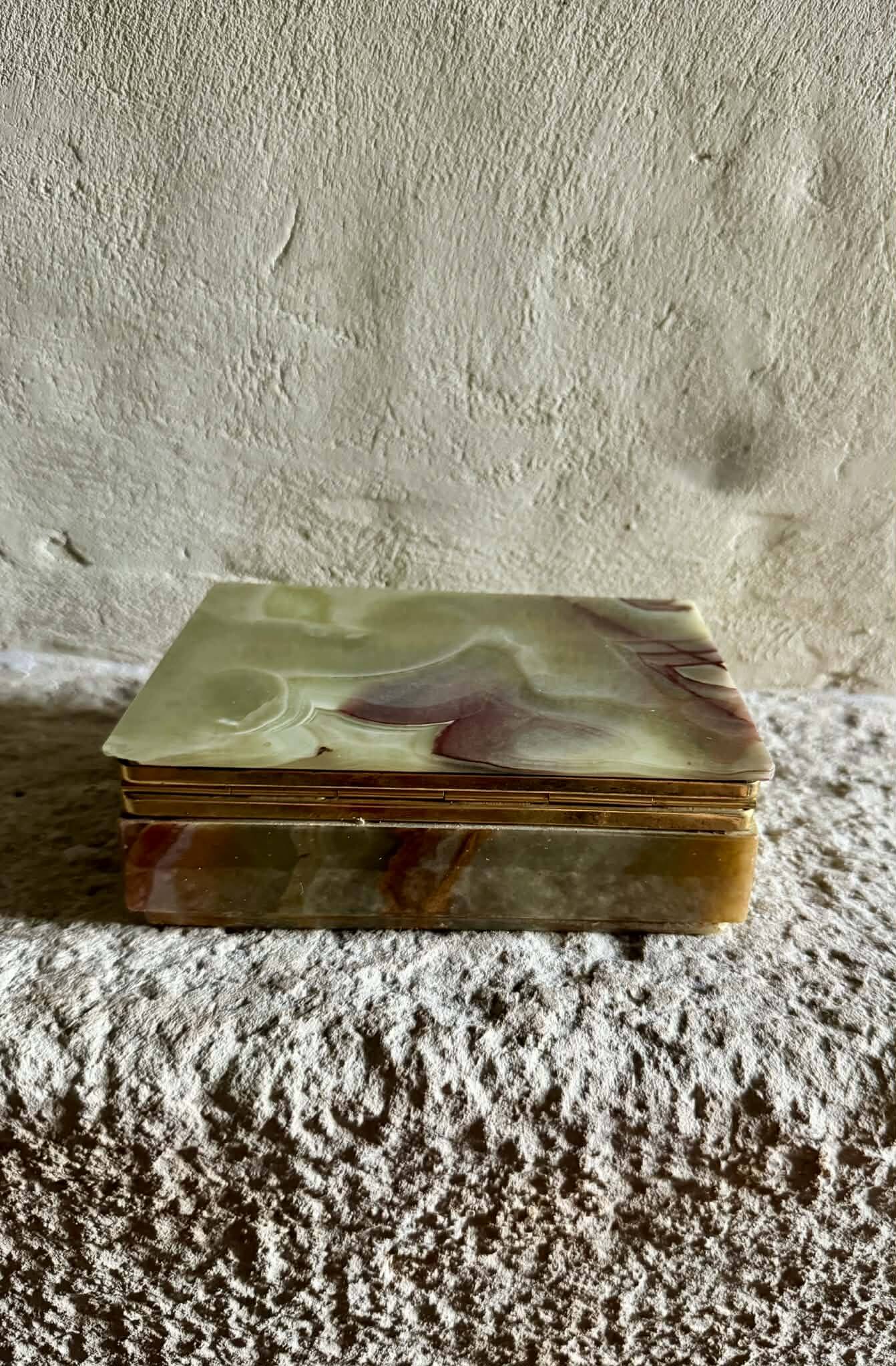 Ashtray, onyx box from the 1960s, vintage Italy.