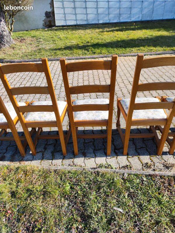 Set of 6 wooden chairs with floral fabric