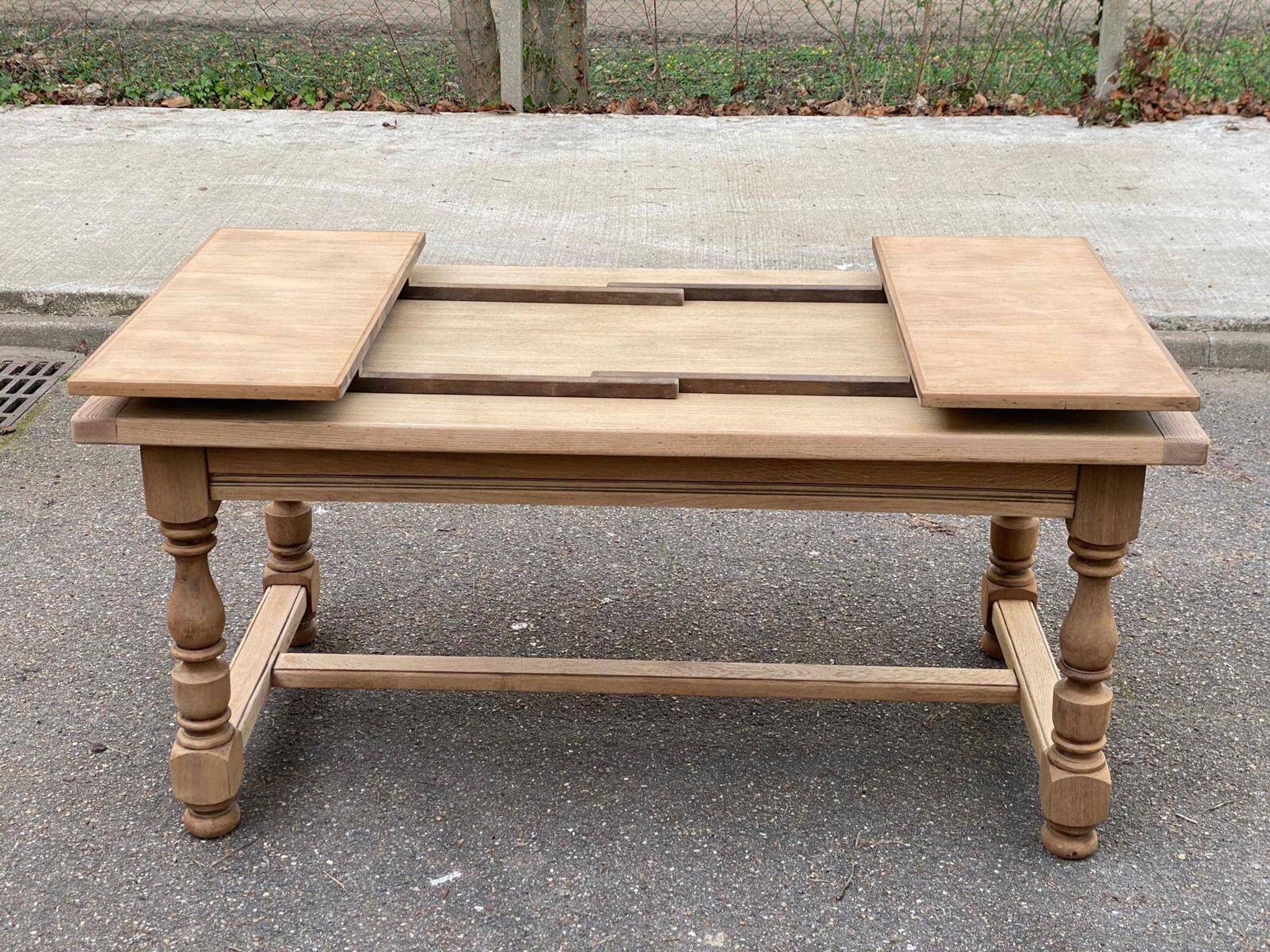 Renovated extendable farmhouse dining table in oak, 20th century, 170-250cm.