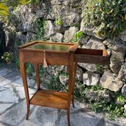 Small Louis XV period writing table in Walnut. 18th Century Period