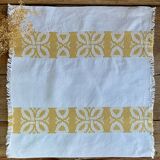 4 vintage napkins