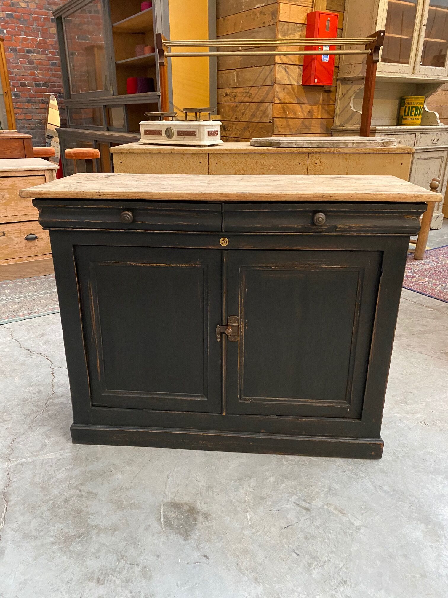 Buffet 2 doors early XXth