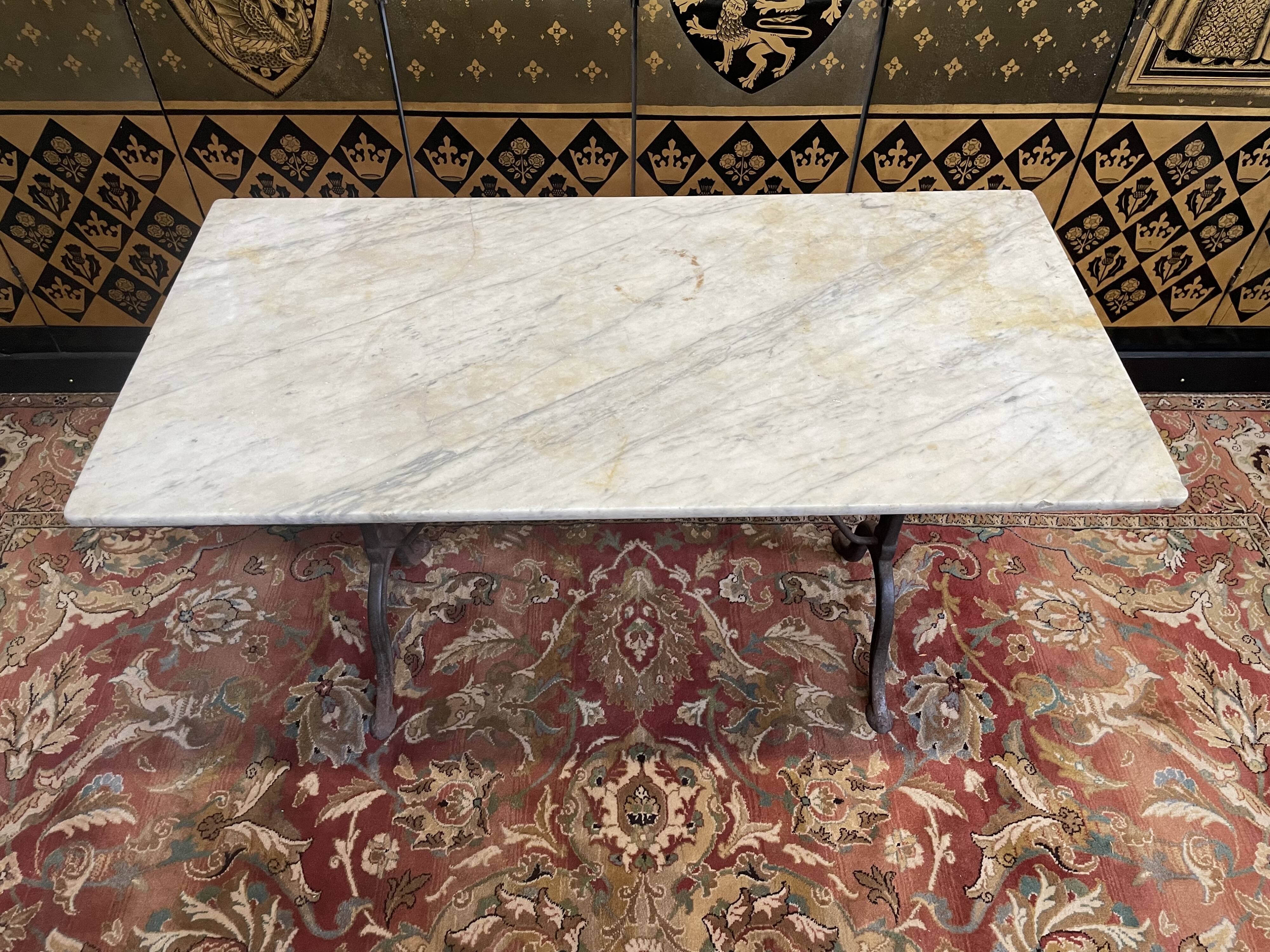 Bistro table in cast iron and marble 1900
