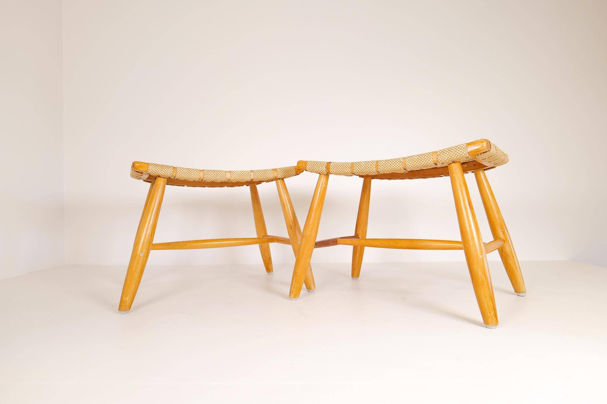 Pair of Swedish stools from the 1960s in lacquered birch, mid-century style.