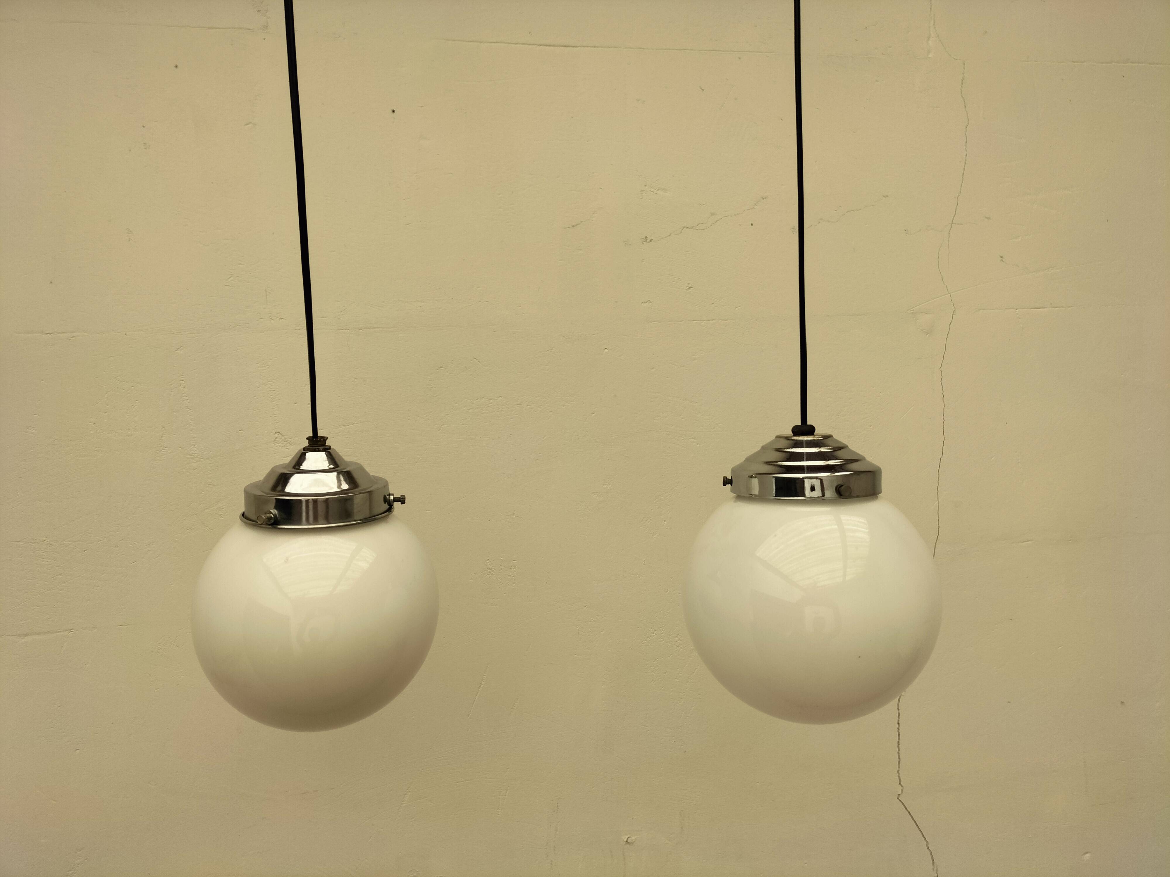 Opaline ball suspensions