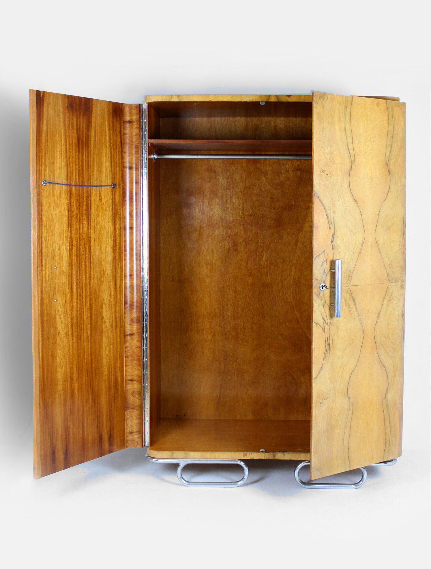 Bauhaus chromed tubular steel wardrobe, 1930s
