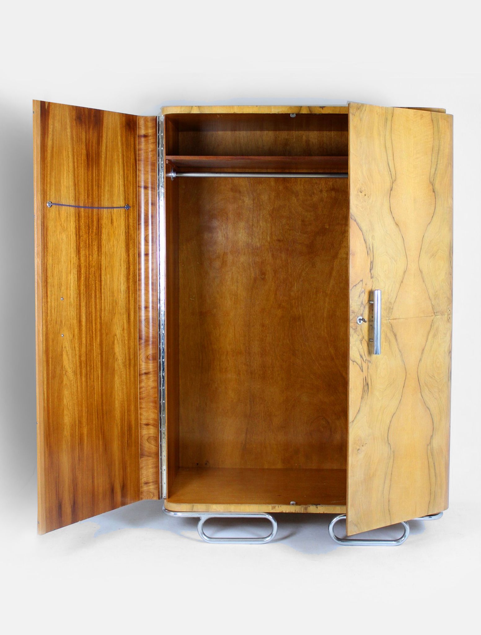 Bauhaus chromed tubular steel wardrobe, 1930s