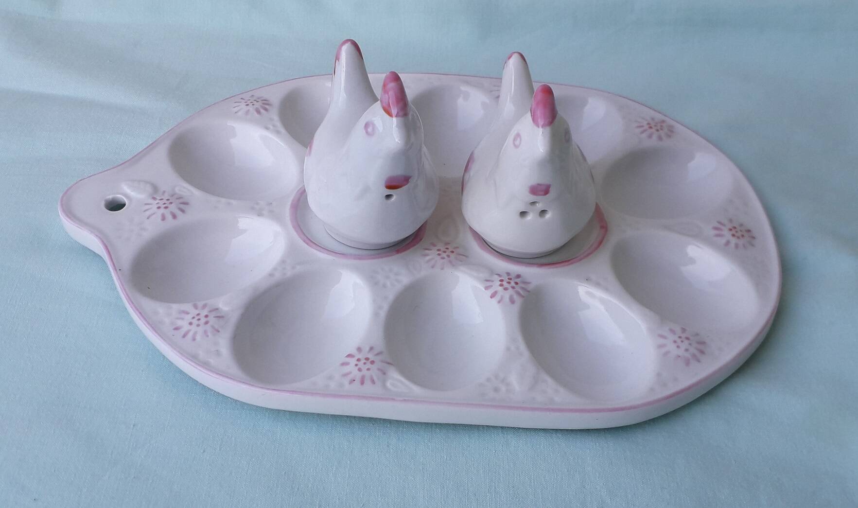 Egg holder or egg display