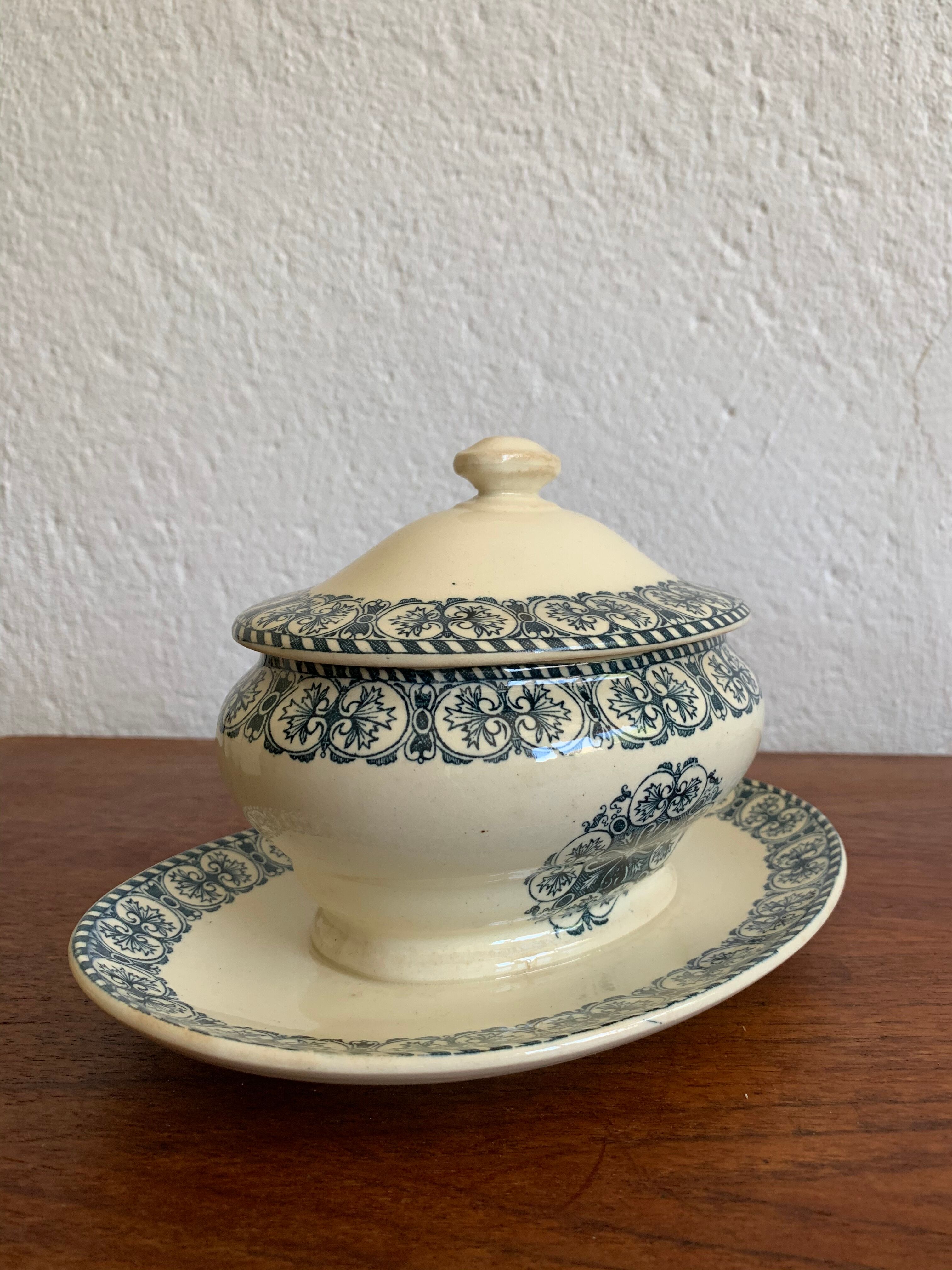 Sauceboat Terre de Fer 19th