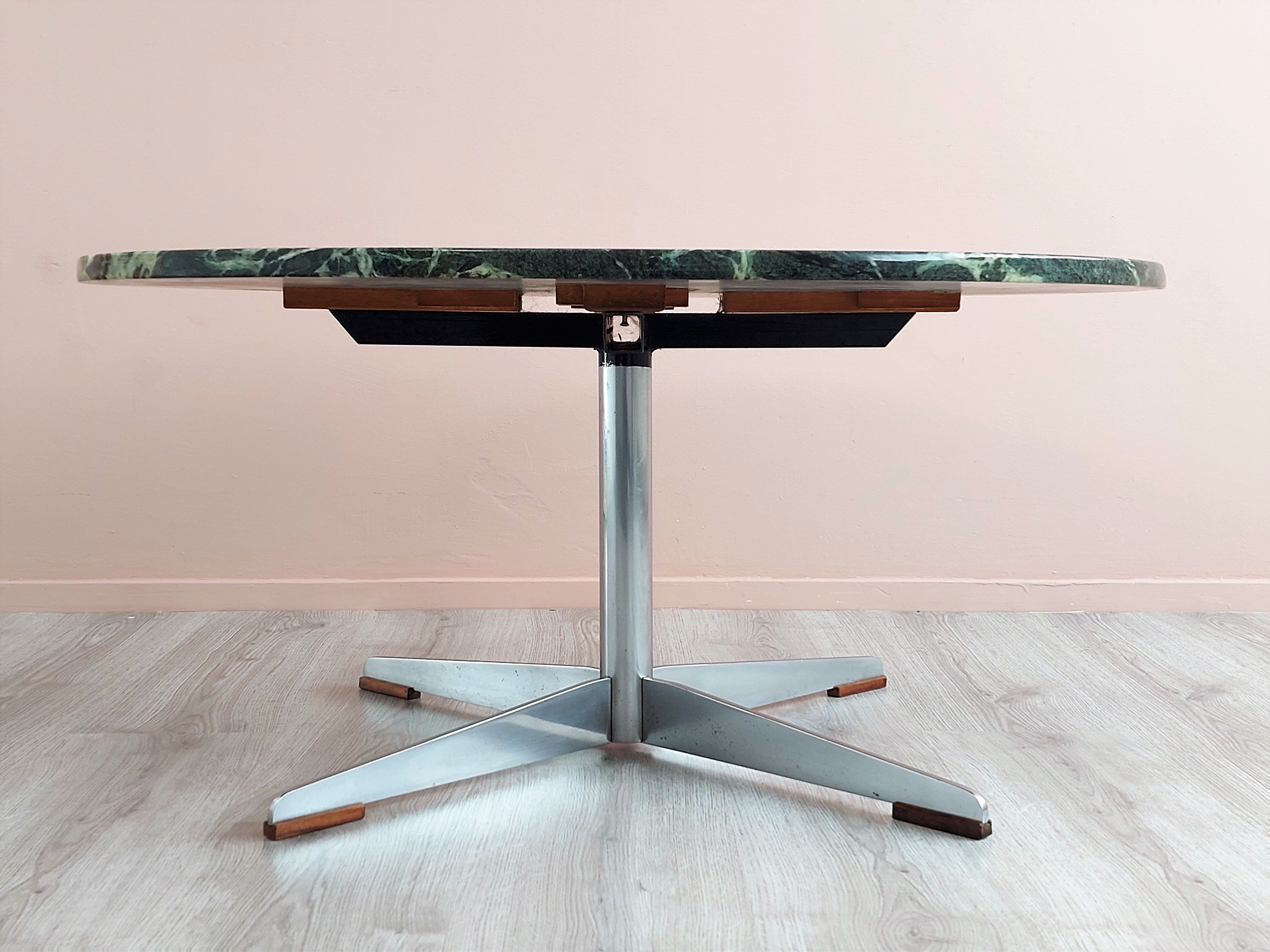 Table basse en marbre vert, années 1960.