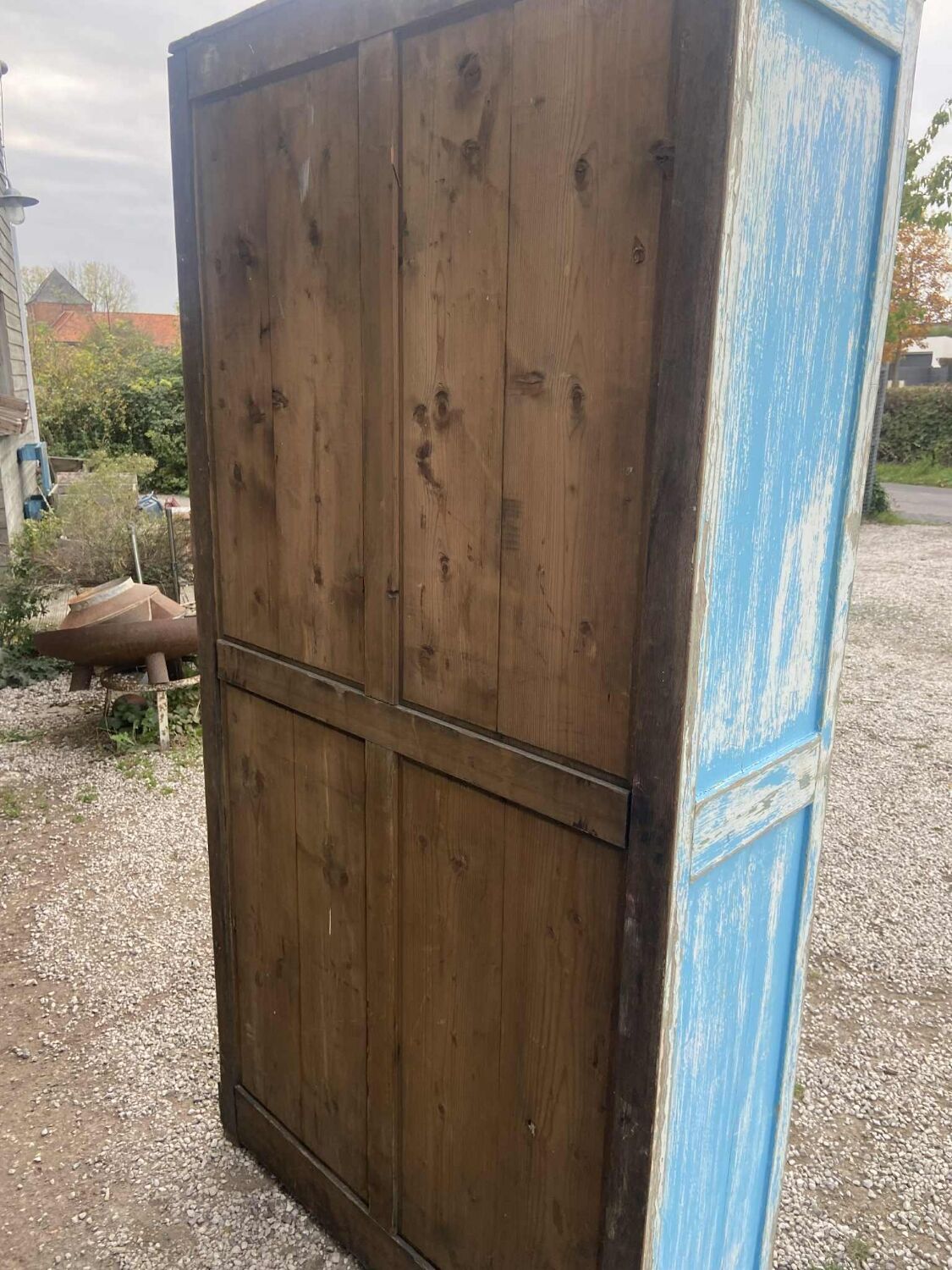 Armoire parisienne en bois
