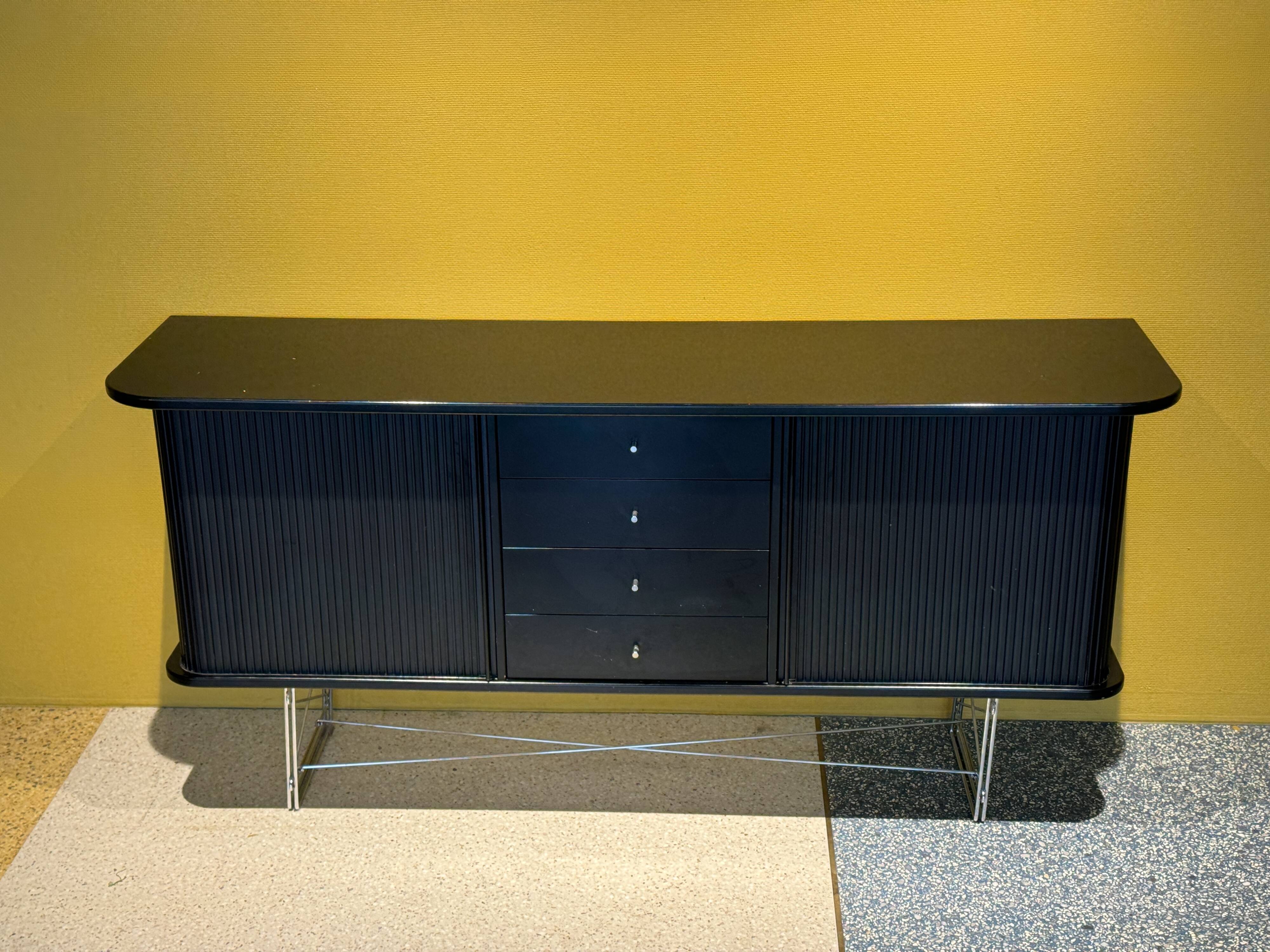 Buffet danois noir Denka, Danemark, années 1990