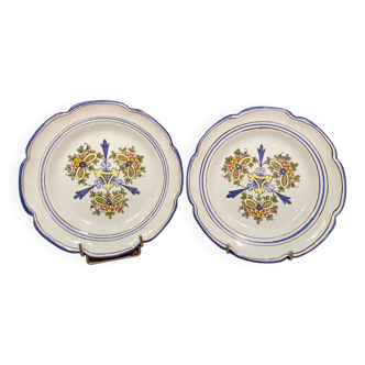 Pair of Nevers earthenware plates signed Georges