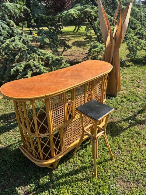 rattan counter and 2 vintage stools from the 1960s