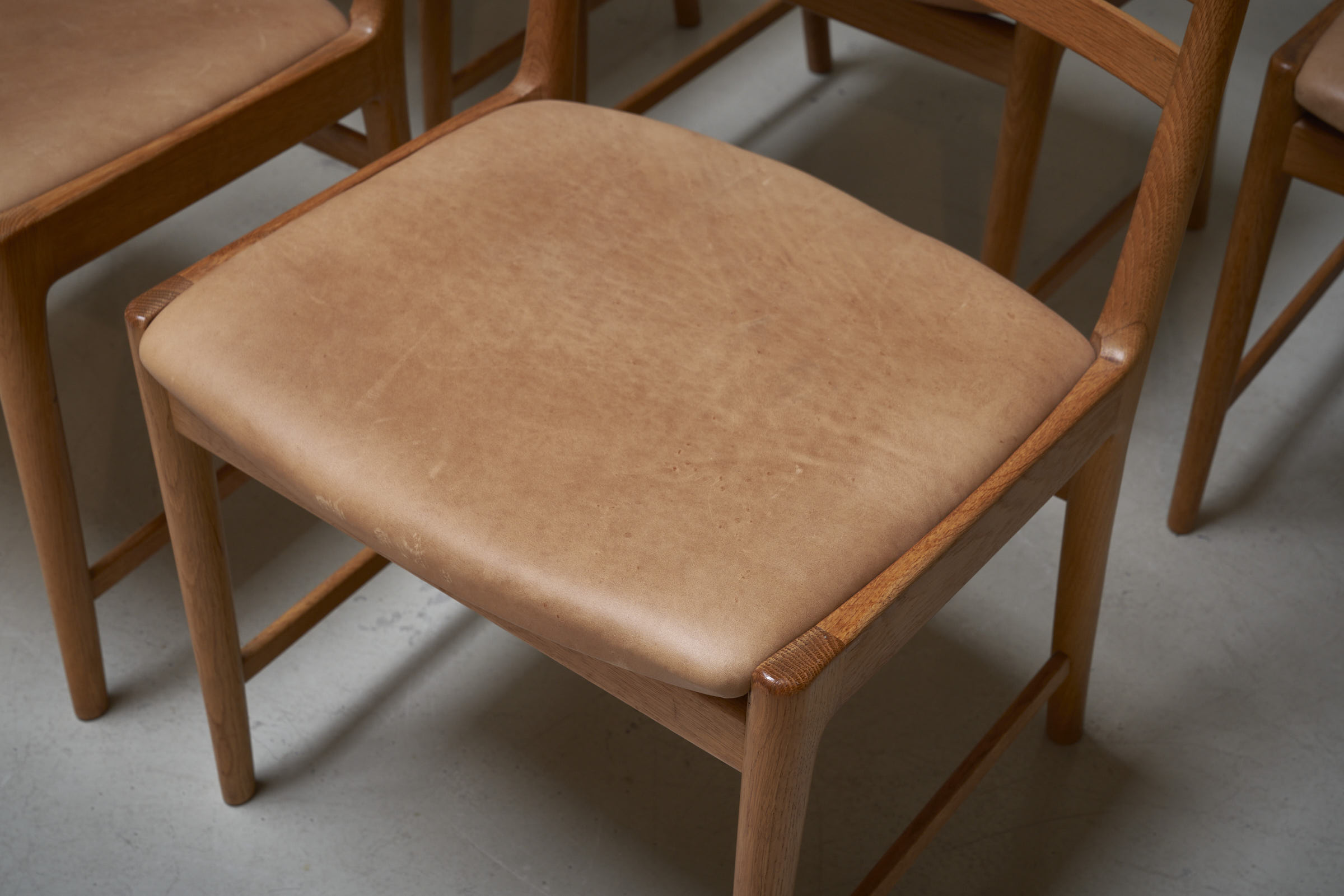 6 chaises danoises par Kai Lyngfeldt Larsen