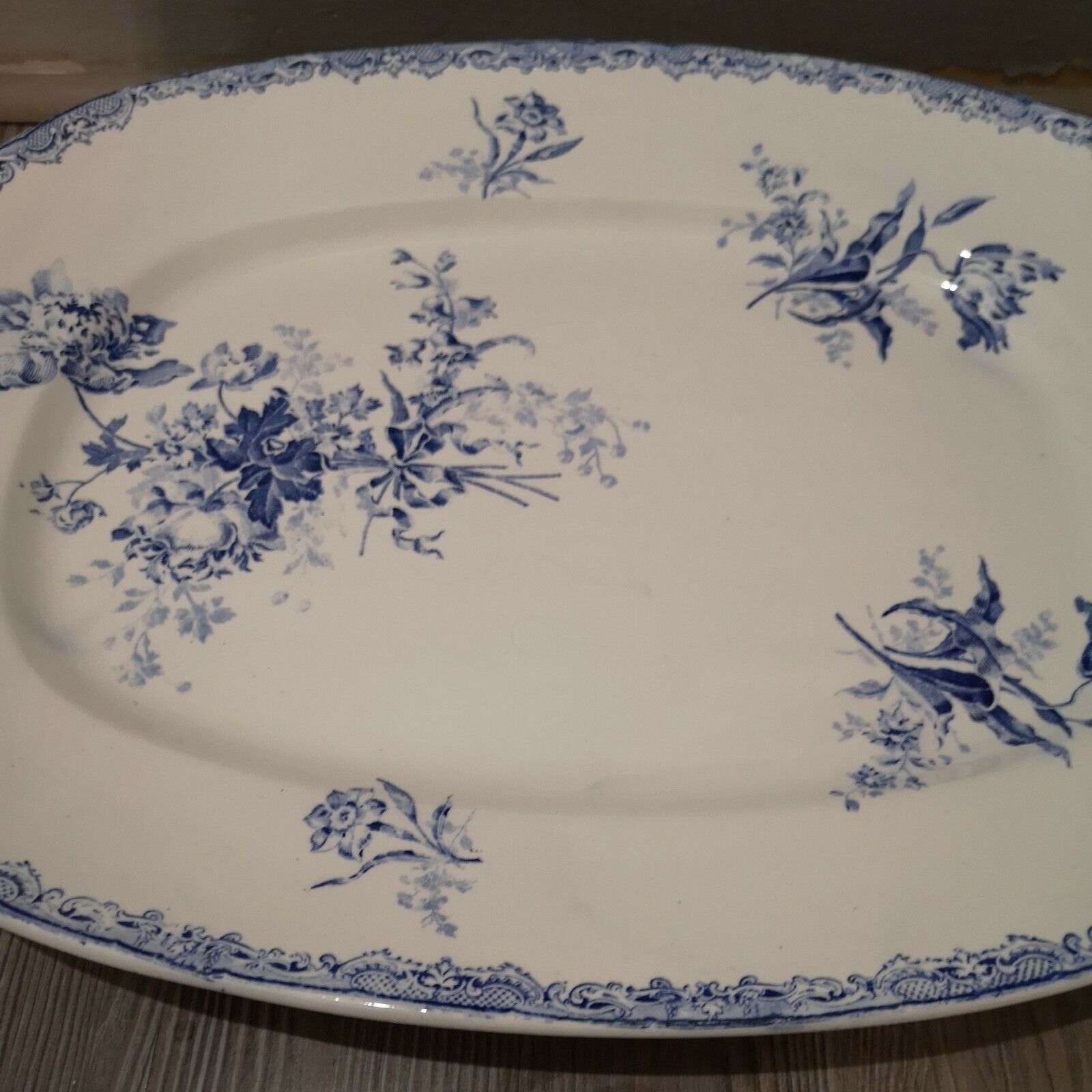 Plat de service en faïence Sarreguemines modèle Fontanges