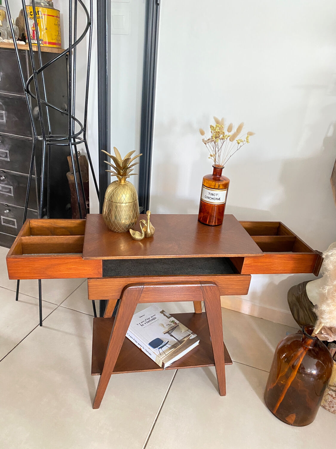 Vintage compass feet worker