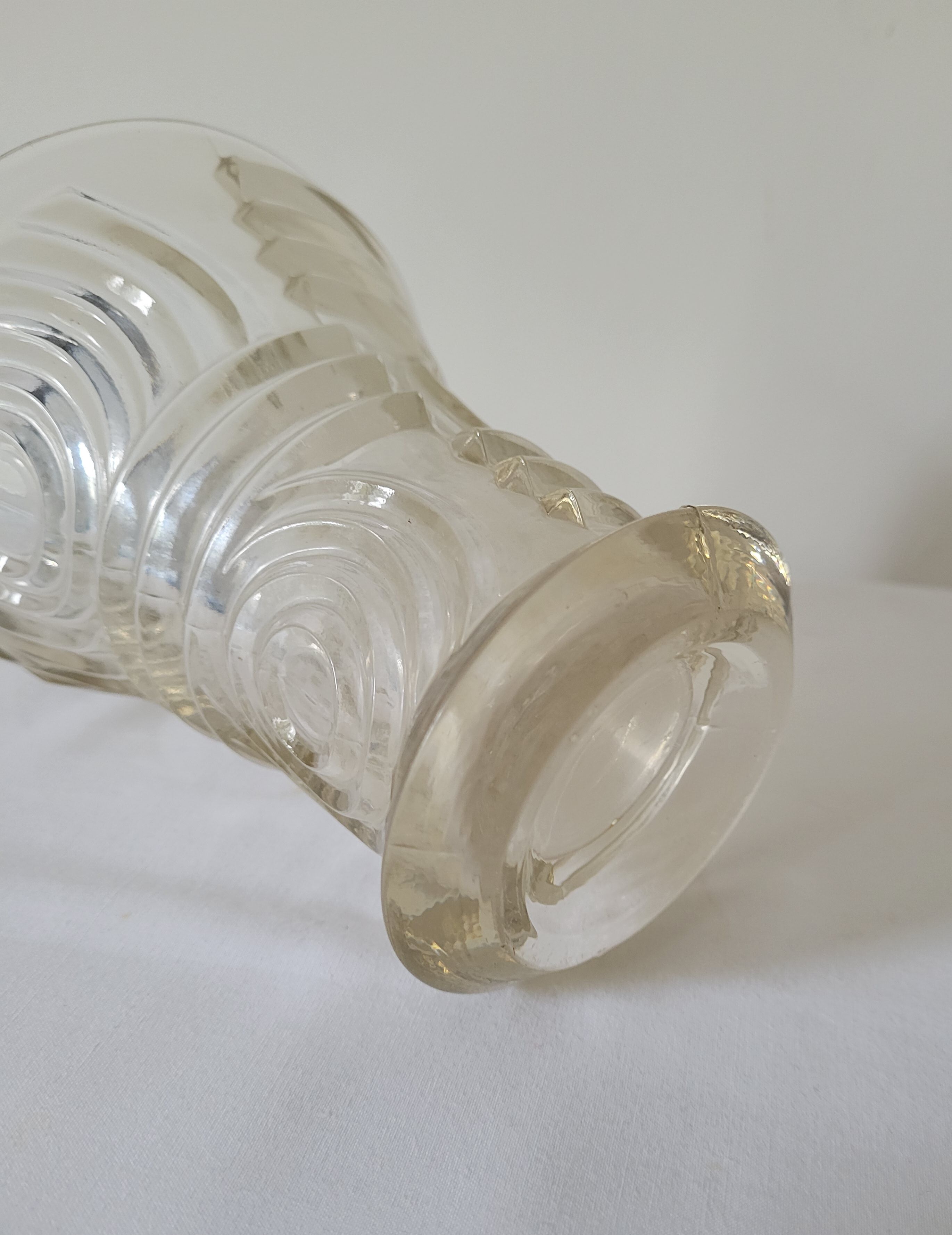 Vase Art deco molded glass