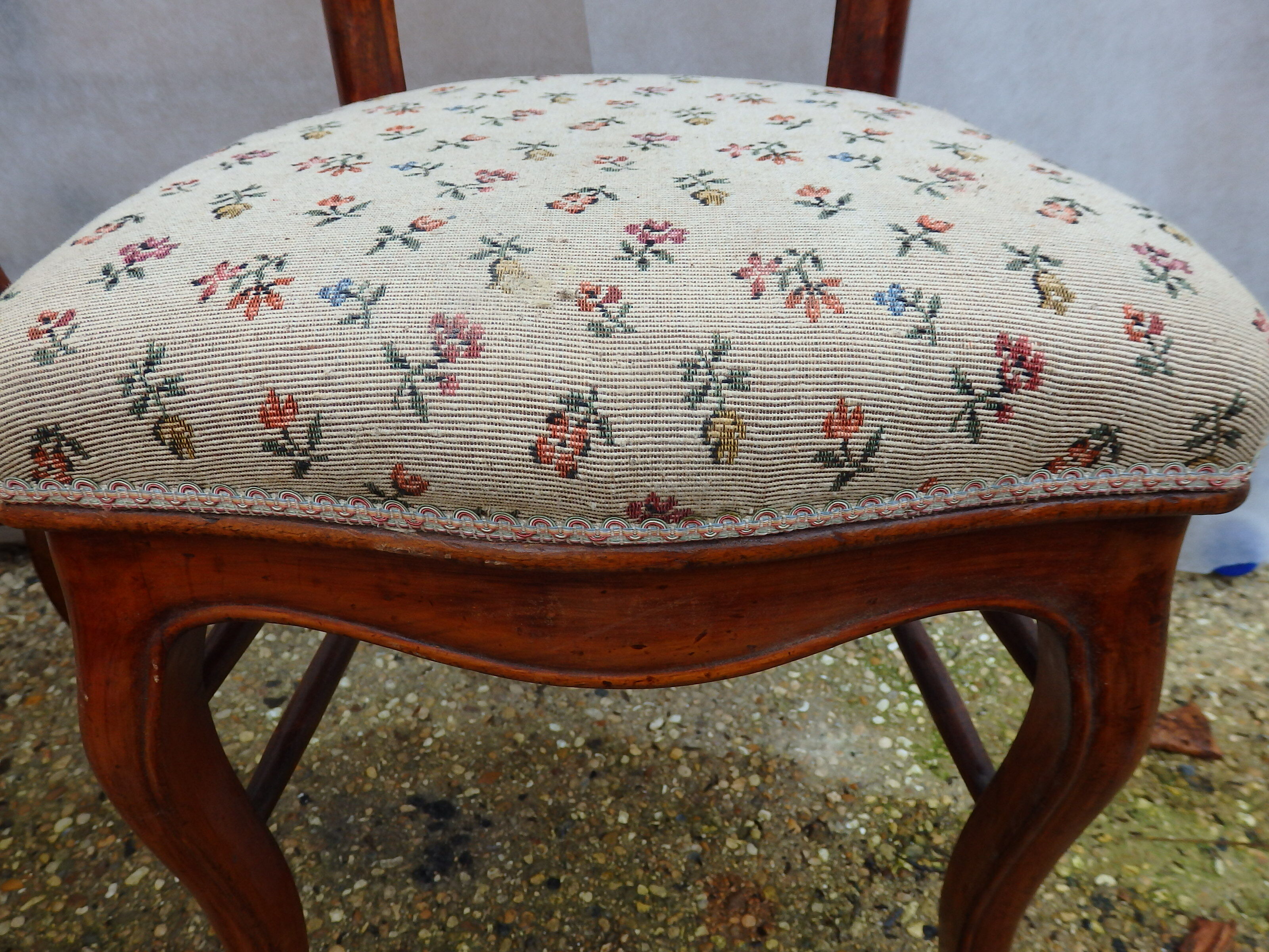 Pair of old chairs has medallion style Louis XVI