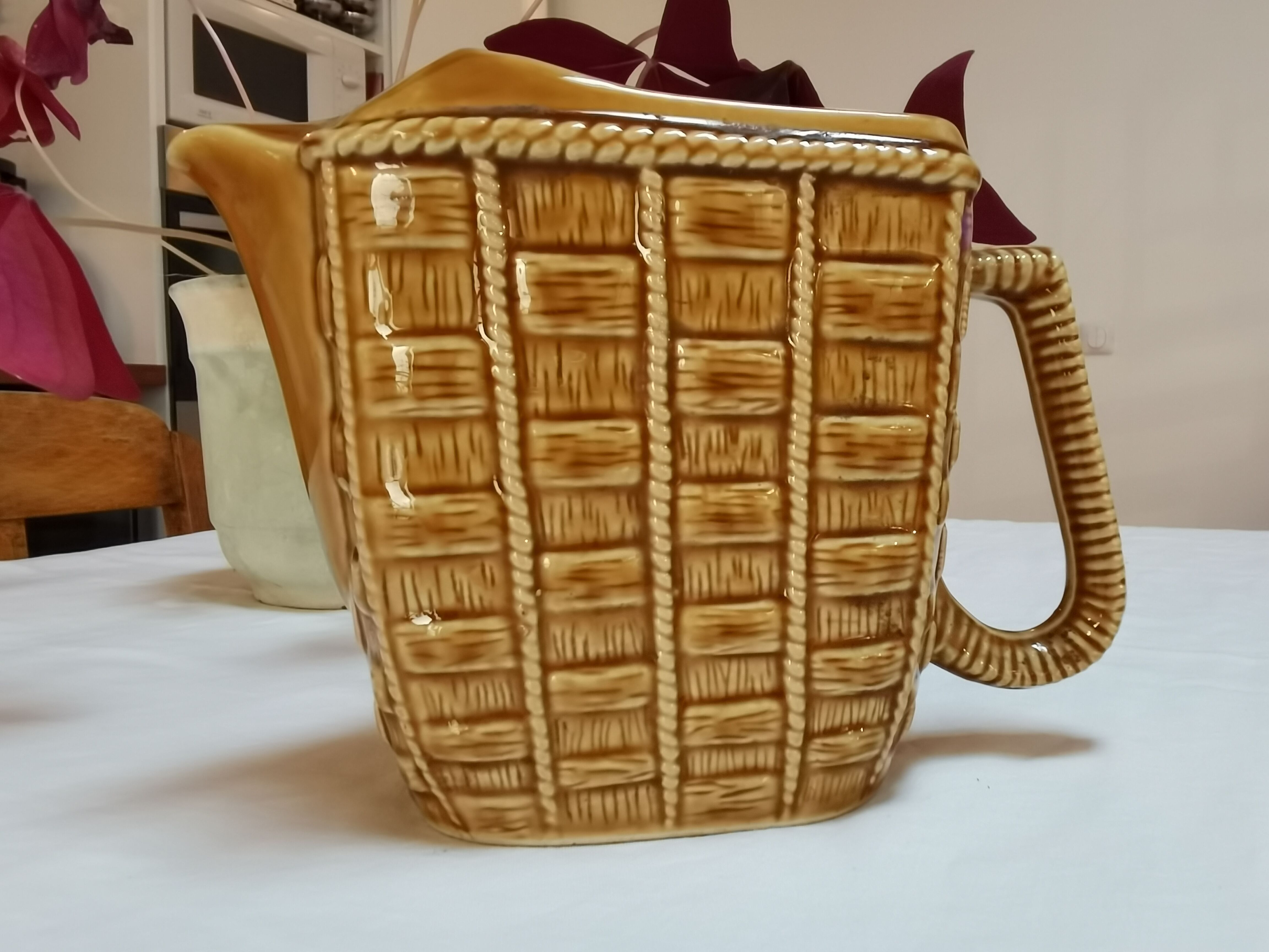 Pitcher water bubble