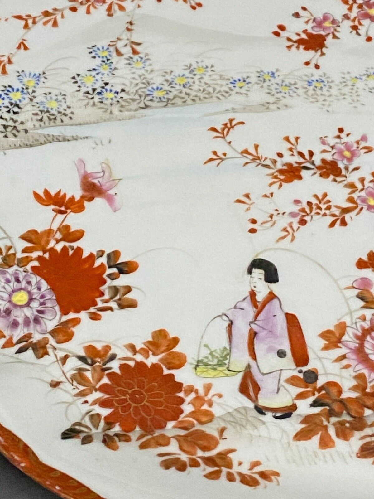 Chinese porcelain dish 1900 floral decoration and characters