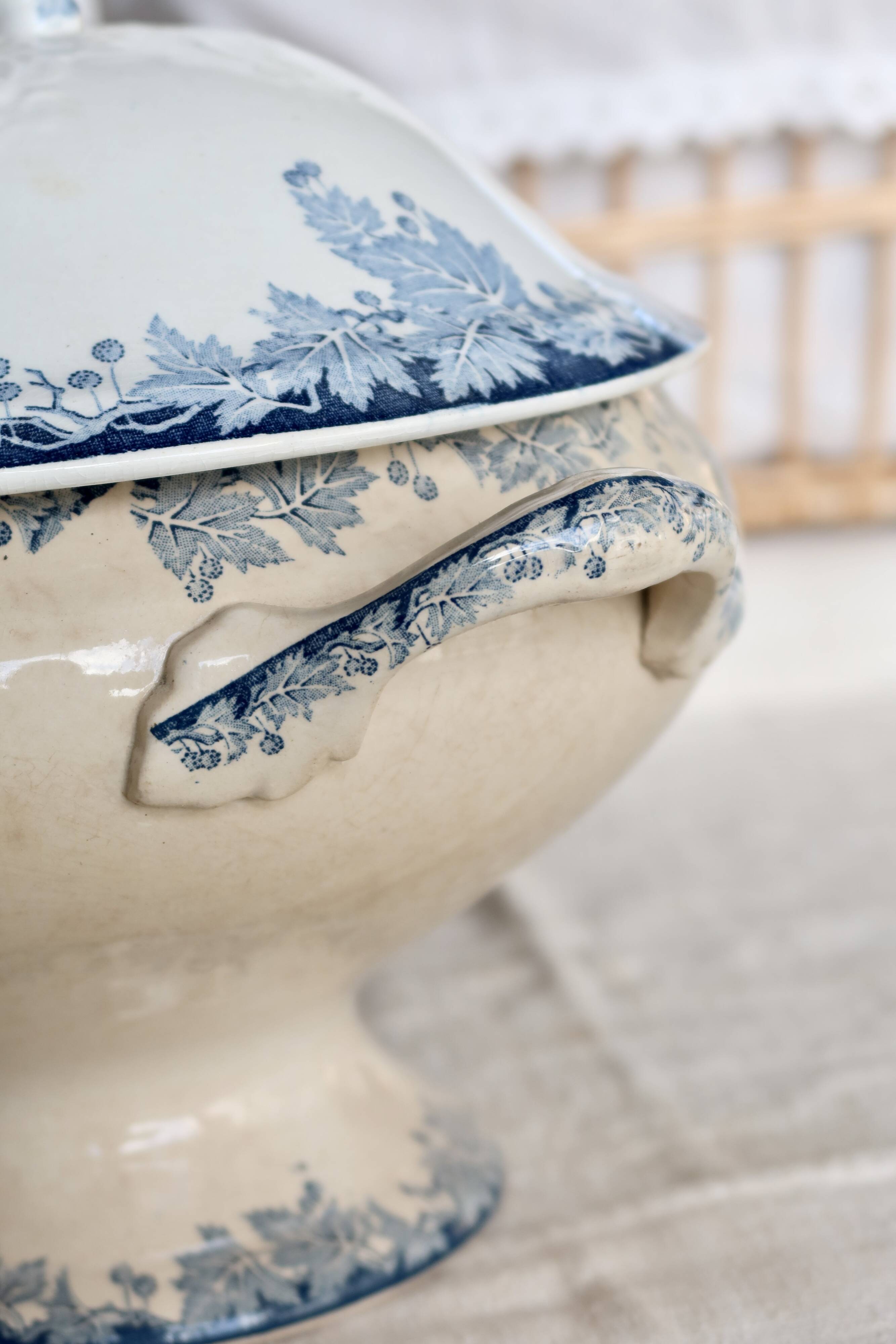 Vintage soup tureen, ironstone, Saint Amand Hamage Nord, Platane blue model.