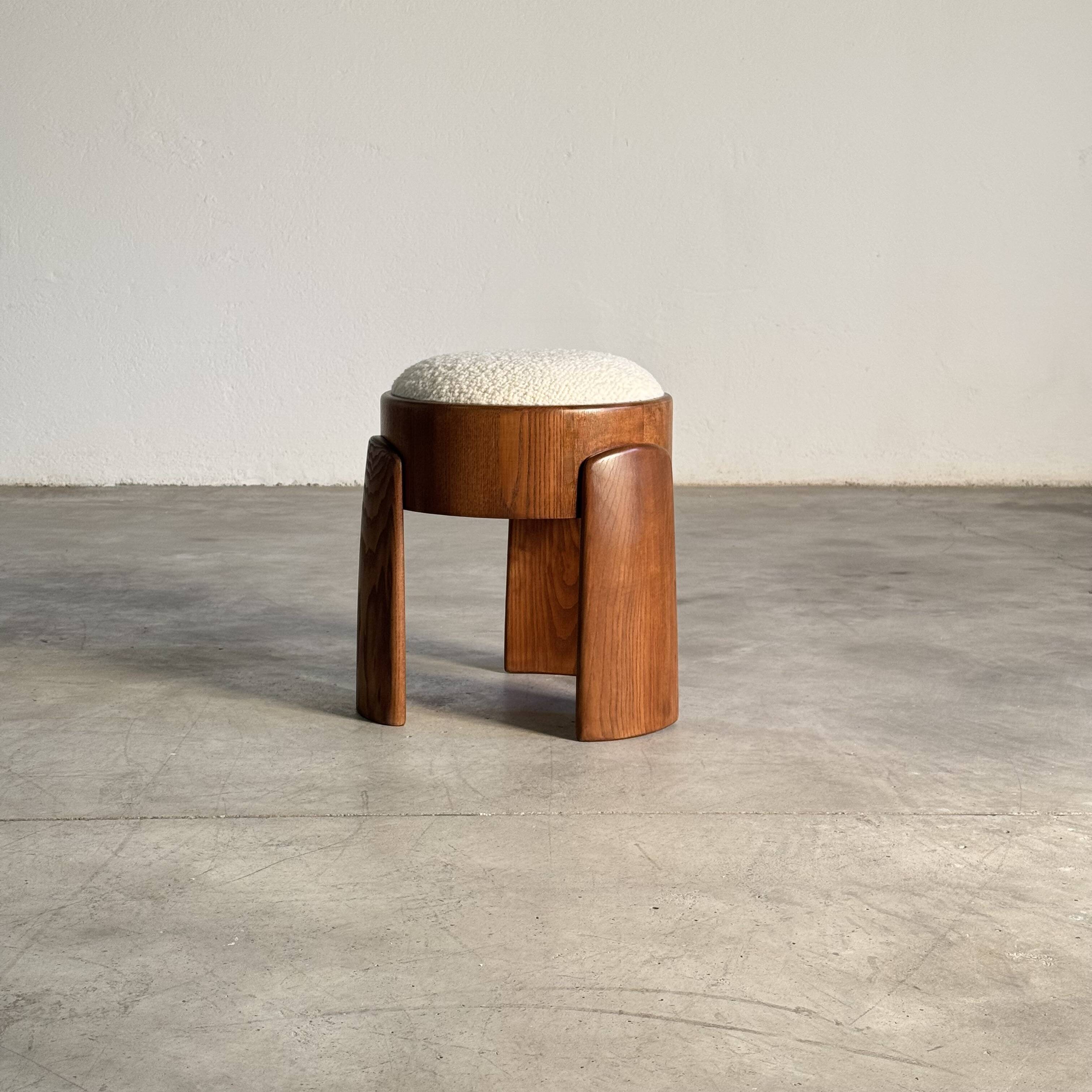 Tabouret en frêne et tissu bouclé Dedar Milano par Forme, Italie