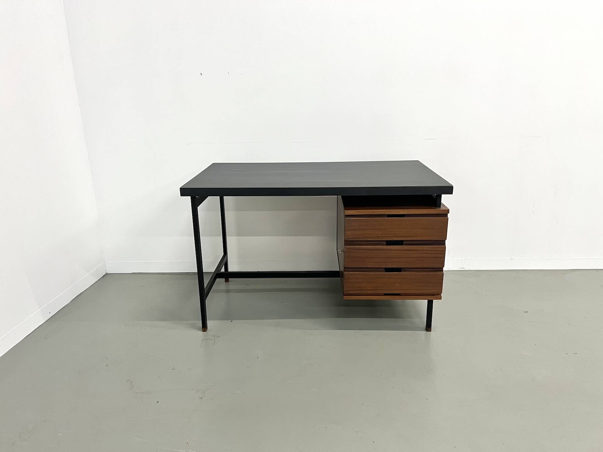 Pierre Guariche desk in teak and lacquered steel