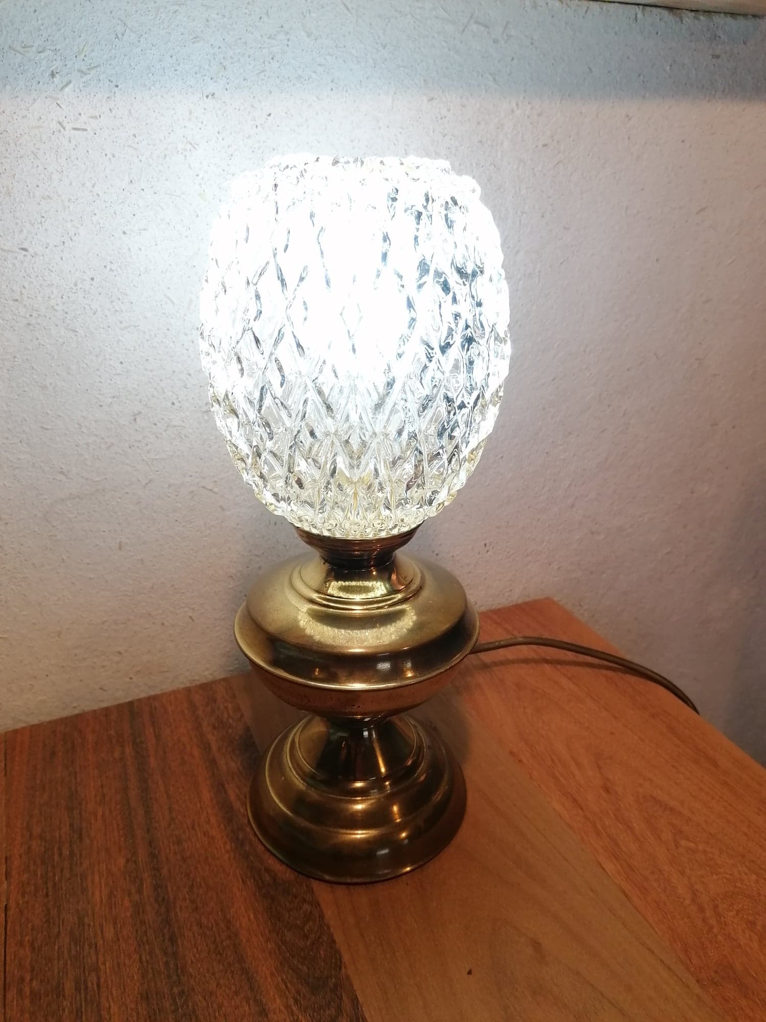 Vintage table lamp with chiseled glass globe.