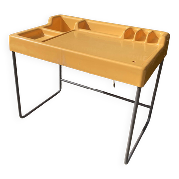 Molded plastic desk
