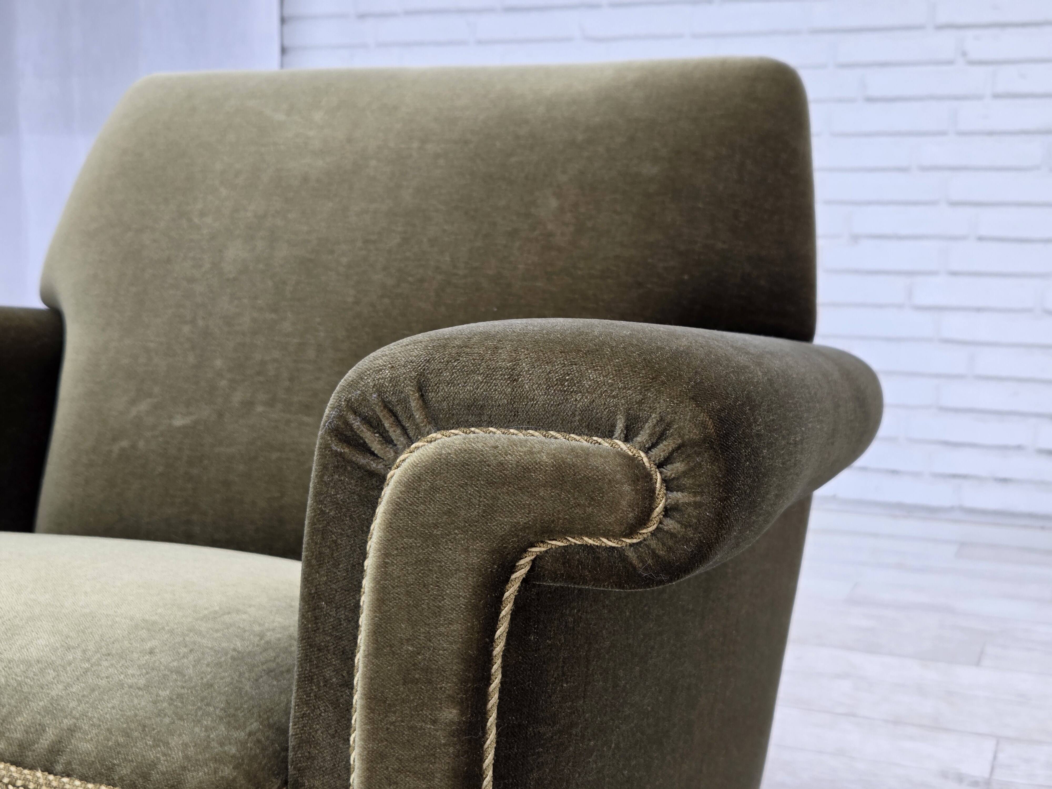 Fauteuil danois des années 1970, velours vert d'origine.