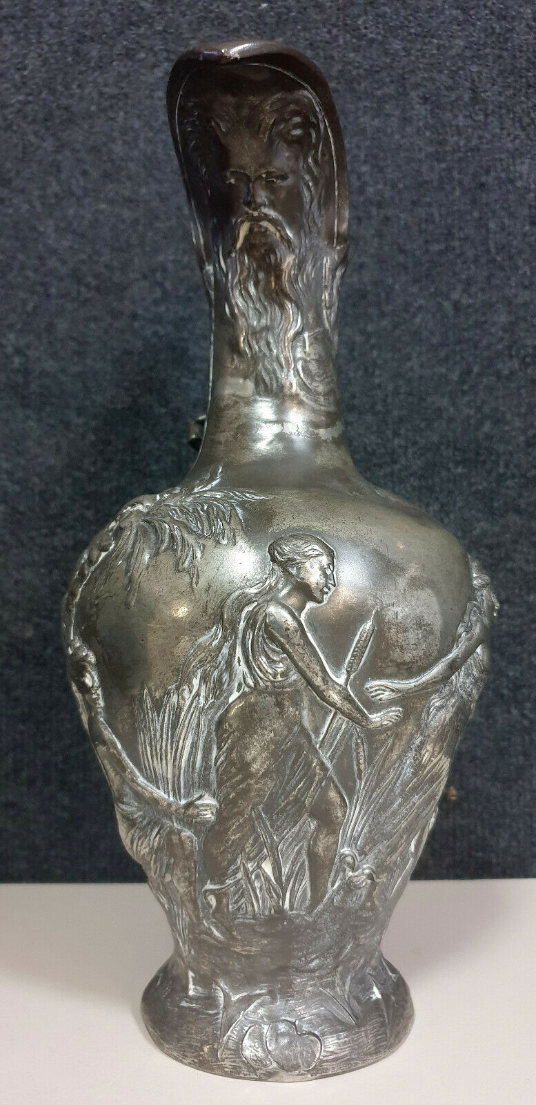 Verseuse époque Art Nouveau en étain a patine argentée