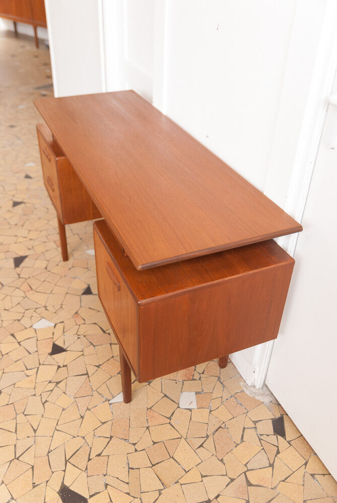 Office feet spindles by Gplan