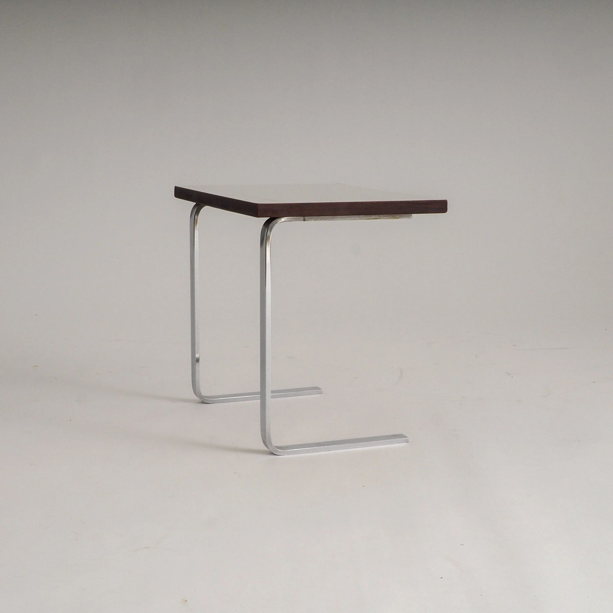 Set of 3 minimalistic nesting side tables