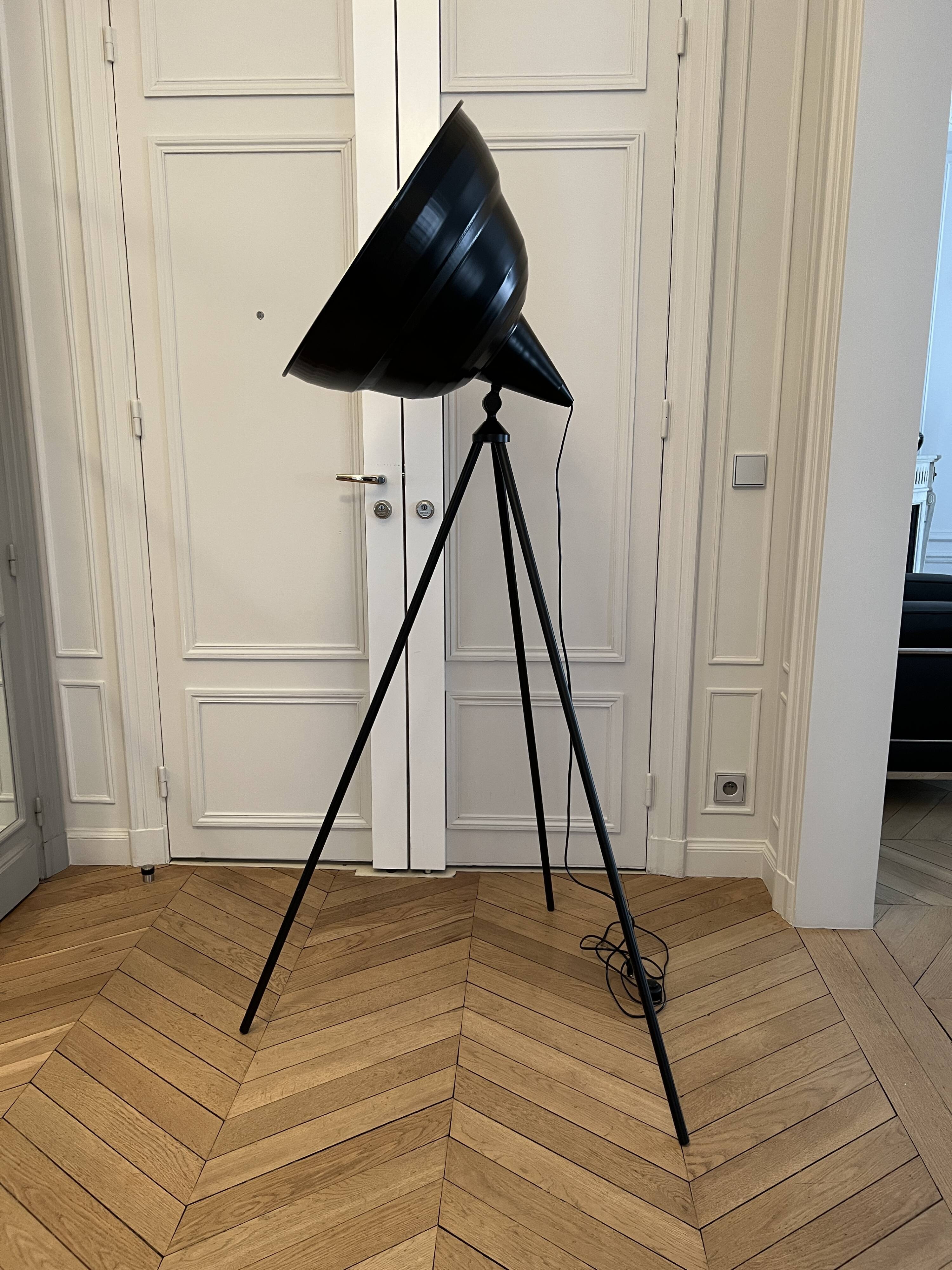 Photographic Giant floor lamp 168cm in black metal - Habitat