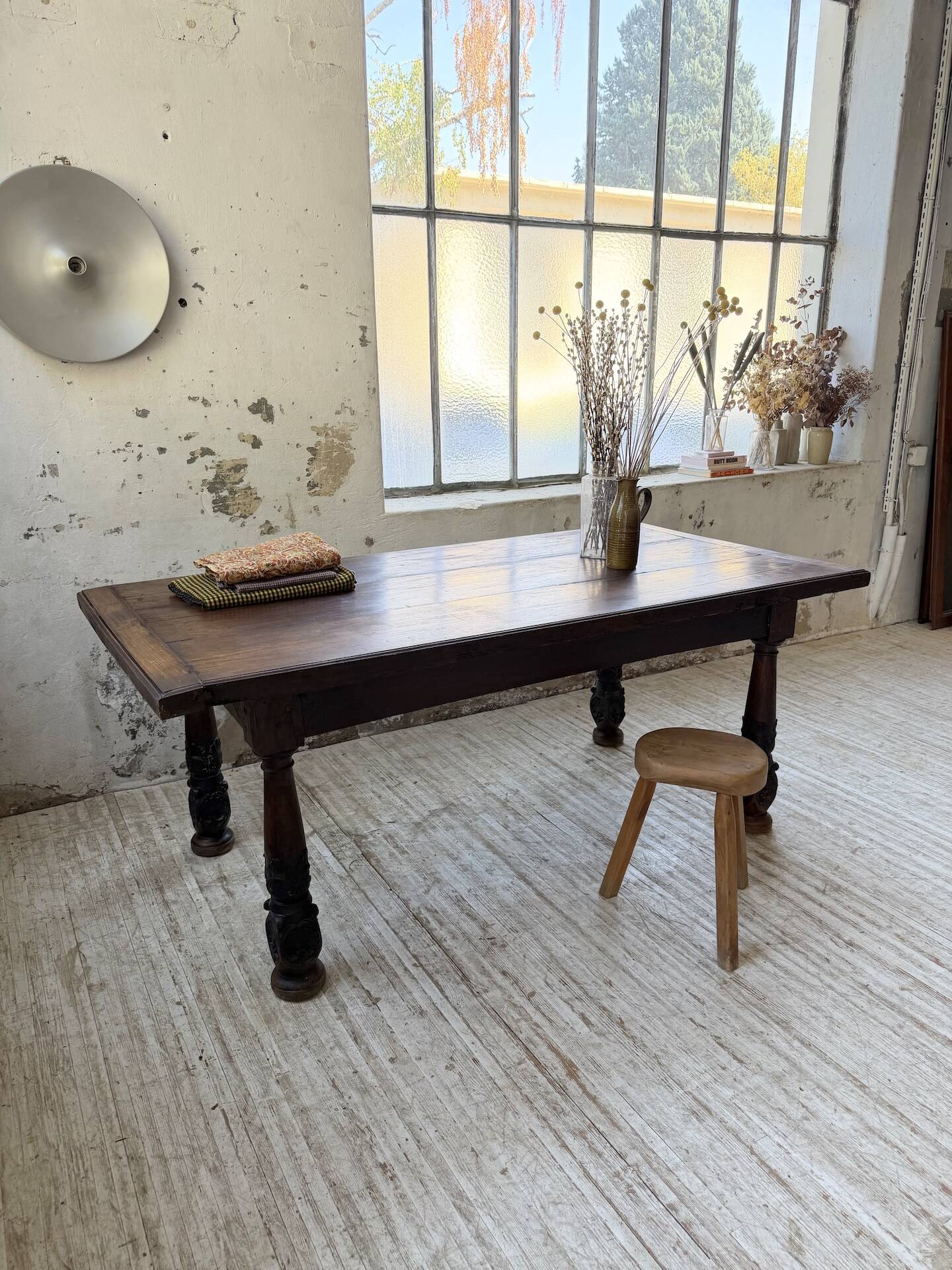 19th-century castle table, carved solid oak, 190cm.